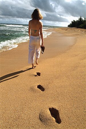simsearch:700-00085279,k - Girl Walking on Beach Stock Photo - Rights-Managed, Code: 700-00268312
