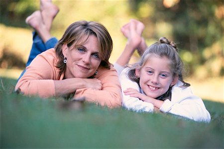 Mother and Daughter in Park Foto de stock - Con derechos protegidos, Código: 700-00268792