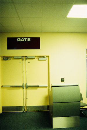 Entrée de l'aéroport Photographie de stock - Rights-Managed, Code: 700-00274988