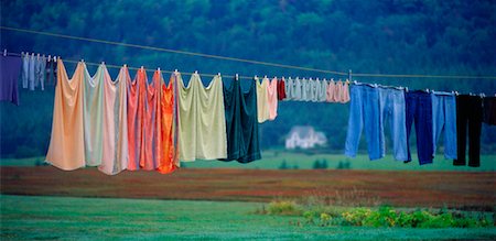 simsearch:700-00270300,k - Laundry Hanging on Clothesline Foto de stock - Con derechos protegidos, Código: 700-00270300