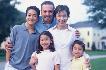 simsearch:693-06013834,k - Family Portrait Stock Photo - Rights-Managed, Code: 700-00270739