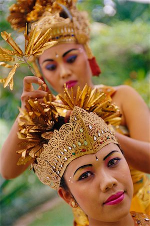 Two Balinese Dancers Getting Ready Foto de stock - Con derechos protegidos, Código: 700-00285429