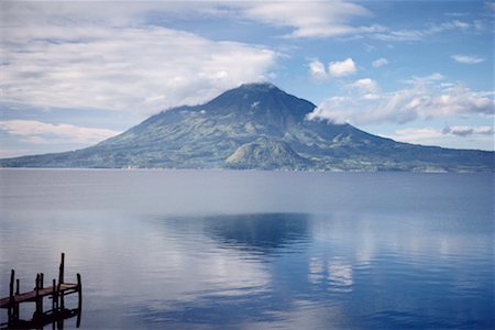 simsearch:862-07495921,k - Lake Atitlan and Mountain Guatemala Foto de stock - Con derechos protegidos, Código: 700-00281722