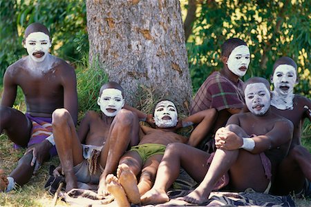 Teenagers with Painted Faces Under Tree South Africa Foto de stock - Con derechos protegidos, Código: 700-00328397