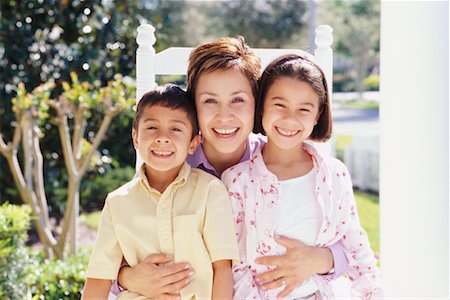 simsearch:693-06013834,k - Mother and Children Stock Photo - Rights-Managed, Code: 700-00342125