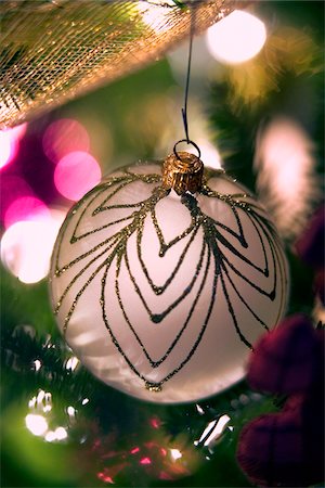 simsearch:700-01083071,k - Christmas Ornament Stock Photo - Rights-Managed, Code: 700-00343552