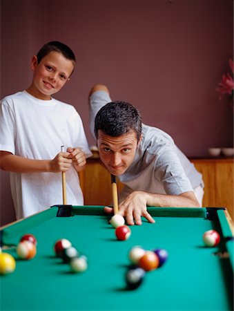 pool child - Father and Son Playing Minature Billiards Foto de stock - Con derechos protegidos, Código: 700-00364184