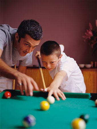 pool child - Father and Son Playing Miniature Billiards Foto de stock - Con derechos protegidos, Código: 700-00364186
