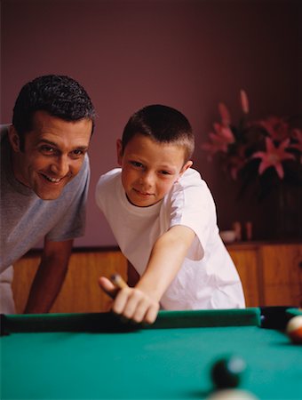 pool child - Father and Son Playing Miniature Billiards Foto de stock - Con derechos protegidos, Código: 700-00364188
