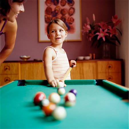 pool child - Mother and Daughter Playing Miniature Billiards Foto de stock - Con derechos protegidos, Código: 700-00364190