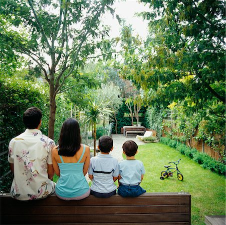 simsearch:700-00364230,k - Family Outdoors Stock Photo - Rights-Managed, Code: 700-00364232