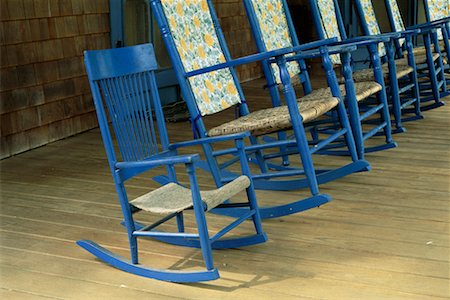 simsearch:700-06465761,k - Rocking Chairs on Porch Stock Photo - Rights-Managed, Code: 700-00366262