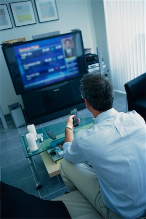 simsearch:700-00983142,k - Homme regarder la télévision Photographie de stock - Rights-Managed, Code: 700-00361249