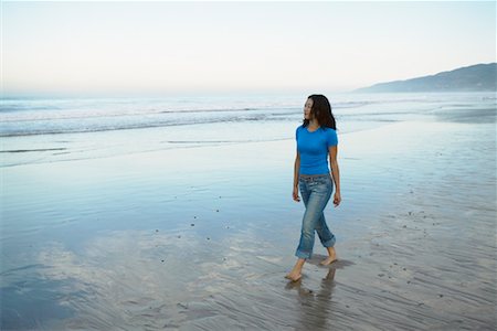 simsearch:700-00377960,k - Woman Walking on Beach Stock Photo - Rights-Managed, Code: 700-00377962