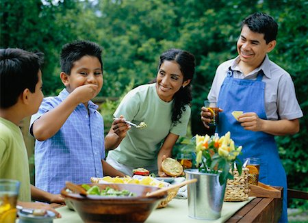 simsearch:700-00364230,k - Family Having Barbeque Stock Photo - Rights-Managed, Code: 700-00425965