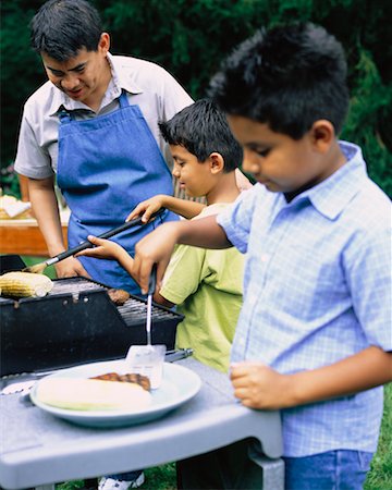 simsearch:700-00364230,k - Family Having Barbeque Stock Photo - Rights-Managed, Code: 700-00425969