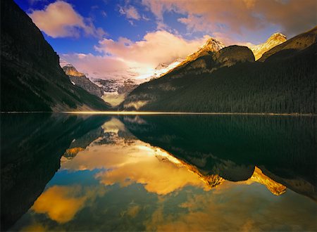 simsearch:600-03665755,k - Lever du soleil, lac Louise, Parc National Banff, Alberta, Canada Photographie de stock - Rights-Managed, Code: 700-00452686