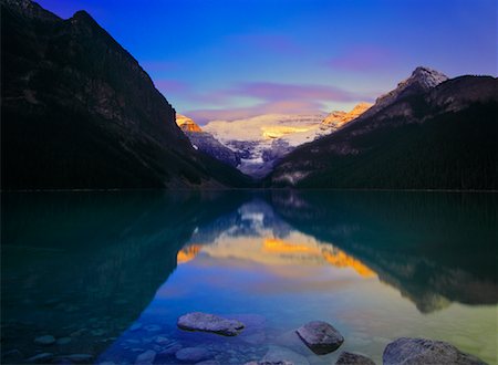 simsearch:600-03665755,k - Lever du soleil, le Mont Victoria, lac Louise, Parc National Banff, Alberta, Canada Photographie de stock - Rights-Managed, Code: 700-00452687
