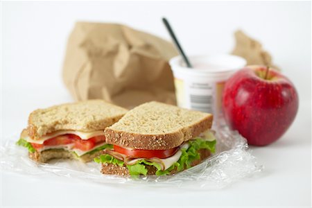 simsearch:700-01716556,k - Déjeuner avec morsure de Sandwich Photographie de stock - Rights-Managed, Code: 700-00477730
