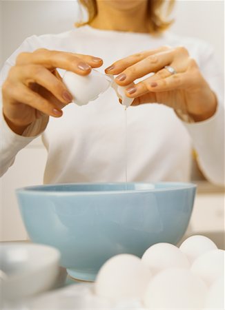 simsearch:649-06845217,k - Woman Cracking Eggs Stock Photo - Rights-Managed, Code: 700-00478199