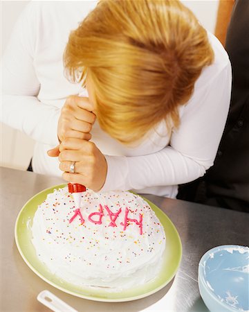 simsearch:700-00477709,k - Woman Decorating Cake Stock Photo - Rights-Managed, Code: 700-00478192