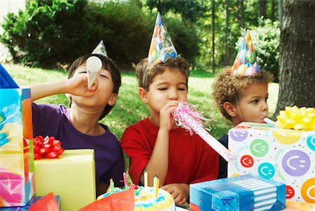 simsearch:700-01295913,k - Children at Birthday Party Stock Photo - Rights-Managed, Code: 700-00478711