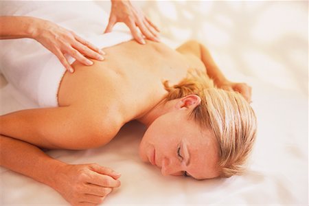 simsearch:400-05352116,k - Femme recevant un Massage Photographie de stock - Rights-Managed, Code: 700-00514011