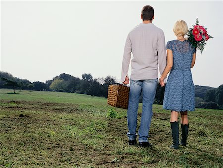simsearch:700-00529622,k - Couple Going on Picnic Stock Photo - Rights-Managed, Code: 700-00514426