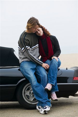 simsearch:700-00515032,k - Couple Sitting On Back of Car Stock Photo - Rights-Managed, Code: 700-00515026