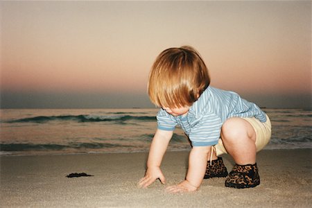 simsearch:700-00280017,k - Child on the Beach at Dusk Stock Photo - Rights-Managed, Code: 700-00515741
