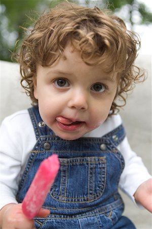 Girl Eating Popsicle Foto de stock - Con derechos protegidos, Código: 700-00518636