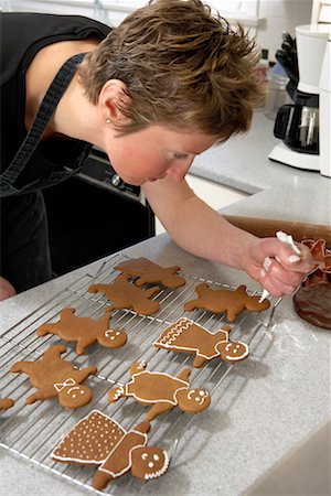 simsearch:600-01838228,k - Woman Decorating Cookies Stock Photo - Rights-Managed, Code: 700-00526861