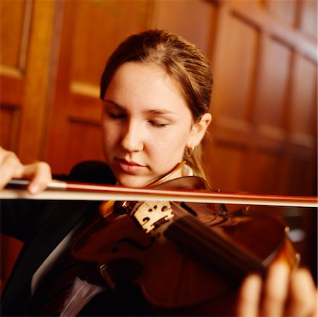 simsearch:6102-03748485,k - Portrait of Violinist Stock Photo - Rights-Managed, Code: 700-00529197