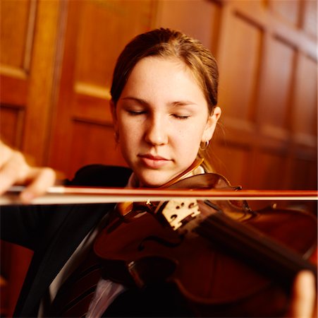 simsearch:6102-03748485,k - Portrait of Violinist Stock Photo - Rights-Managed, Code: 700-00529198