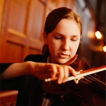 simsearch:6102-03748485,k - Portrait of Violinist Stock Photo - Rights-Managed, Code: 700-00529199