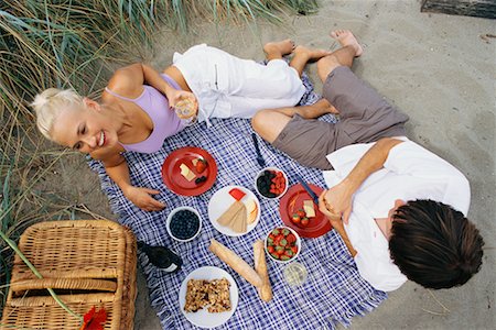 simsearch:700-00529622,k - Couple Having a Picnic Stock Photo - Rights-Managed, Code: 700-00529627