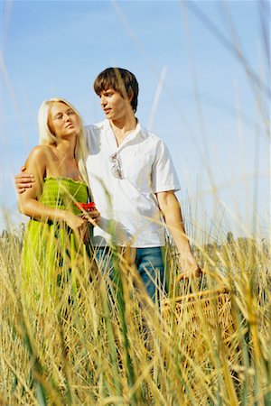 simsearch:700-00529622,k - Couple Going on a Picnic Stock Photo - Rights-Managed, Code: 700-00529622