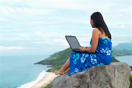 Woman Using Laptop Outdoors, St Kitts, Caribbean Foto de stock - Con derechos protegidos, Código: 700-00520514