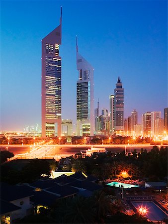 simsearch:600-07653876,k - Emirates Towers and Dubai Skyline, United Arab Emirates Foto de stock - Con derechos protegidos, Código: 700-00521388