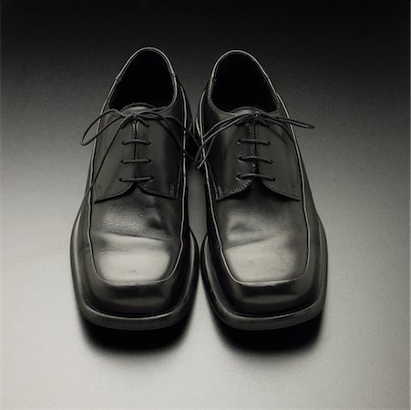 simsearch:700-05973266,k - Une paire de chaussures noires Photographie de stock - Rights-Managed, Code: 700-00522262