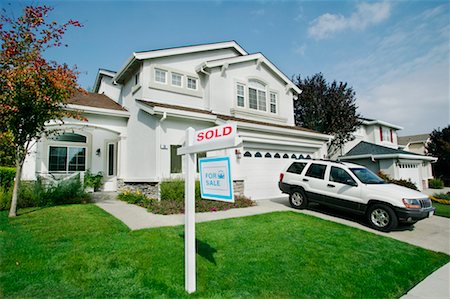 simsearch:700-03508131,k - House and Sold Sign Stock Photo - Rights-Managed, Code: 700-00522271