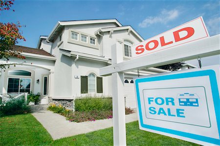 sold sign - House and Sold Sign Stock Photo - Rights-Managed, Code: 700-00522272