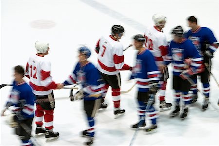 simsearch:700-00522757,k - Équipes de hockey secouant les mains Photographie de stock - Rights-Managed, Code: 700-00522750