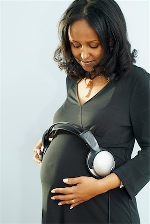simsearch:873-06440787,k - Pregnant Woman With Headphones on Belly Stock Photo - Rights-Managed, Code: 700-00522908