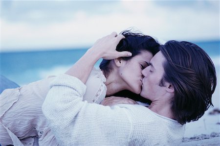 simsearch:700-00523685,k - Couple Kissing at Beach Stock Photo - Rights-Managed, Code: 700-00523682