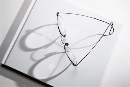 simsearch:700-00150473,k - Eyeglasses and Book Stock Photo - Rights-Managed, Code: 700-00544039