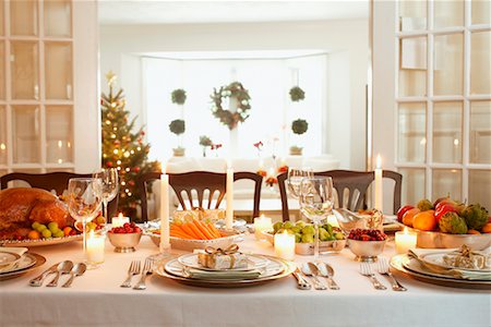 simsearch:600-01838225,k - Turkey Dinner Stock Photo - Rights-Managed, Code: 700-00547307