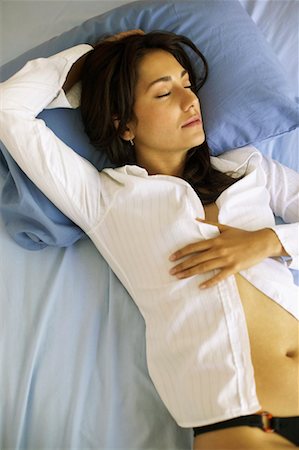 simsearch:649-07521015,k - Woman Sleeping in Bed Stock Photo - Rights-Managed, Code: 700-00549414