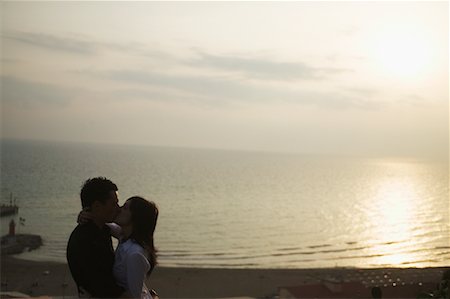 simsearch:600-06841651,k - Couple Kissing on Beach Stock Photo - Rights-Managed, Code: 700-00549655