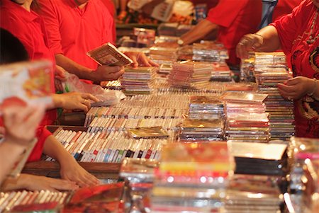 simsearch:855-03025107,k - People Looking at Merchandise, Bangkok, Thailand Foto de stock - Con derechos protegidos, Código: 700-00554347